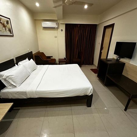 The Saffron Suites Sasupāda Exterior foto