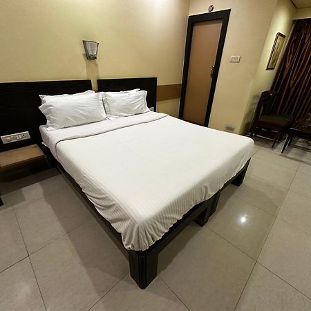 The Saffron Suites Sasupāda Exterior foto