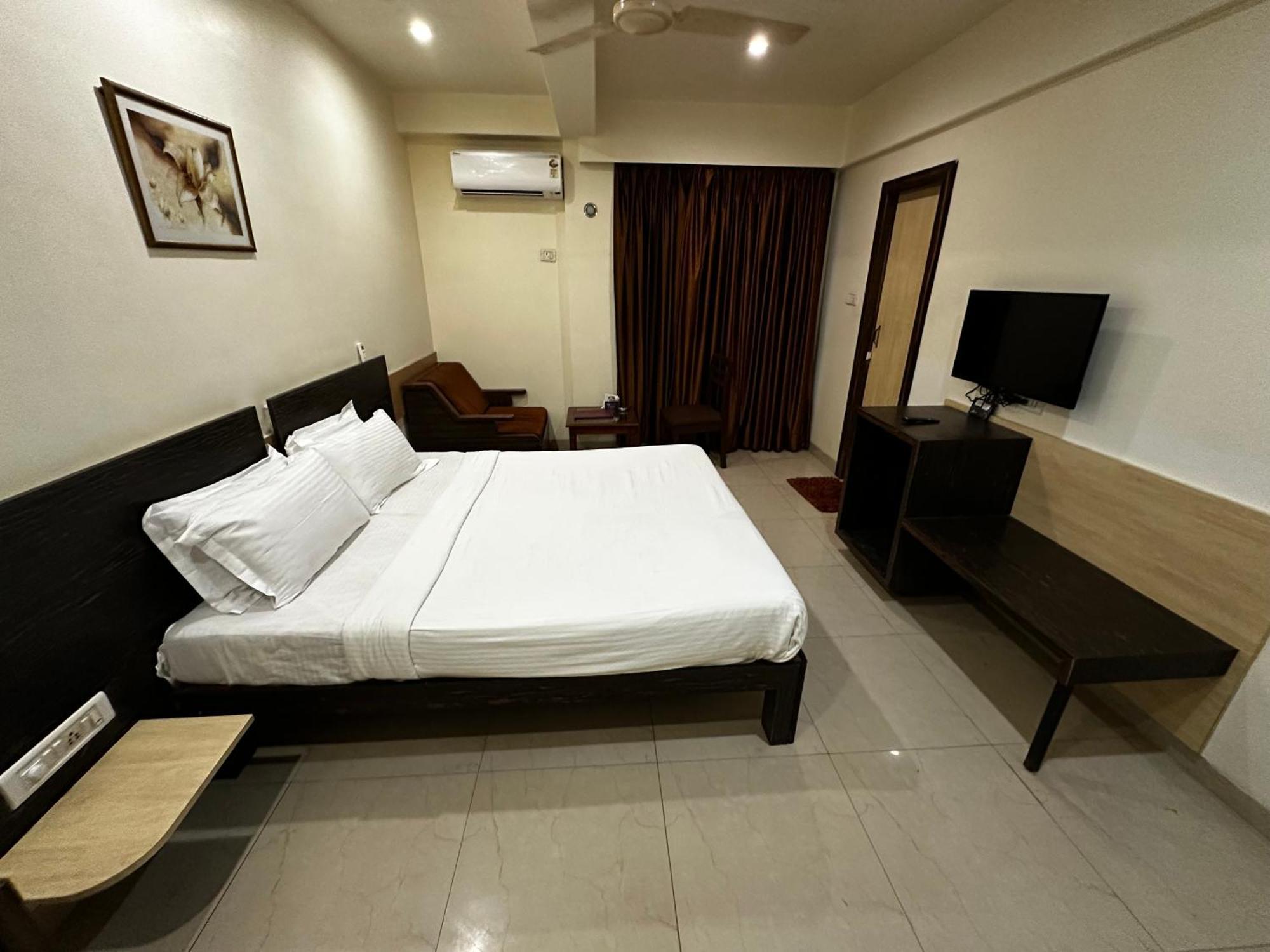 The Saffron Suites Sasupāda Exterior foto