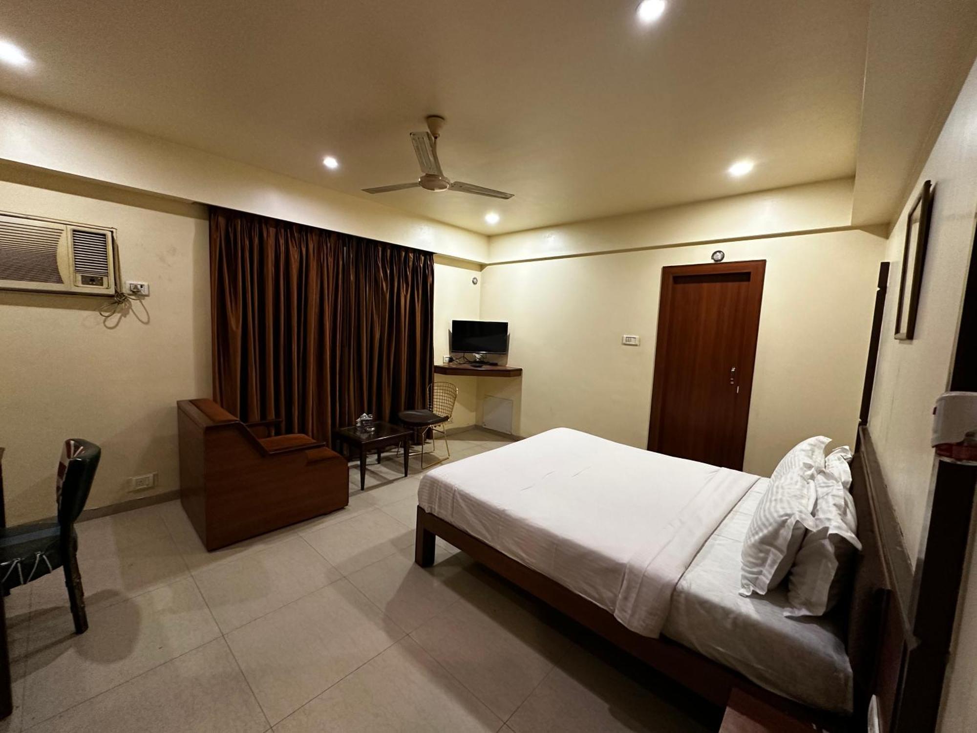 The Saffron Suites Sasupāda Exterior foto