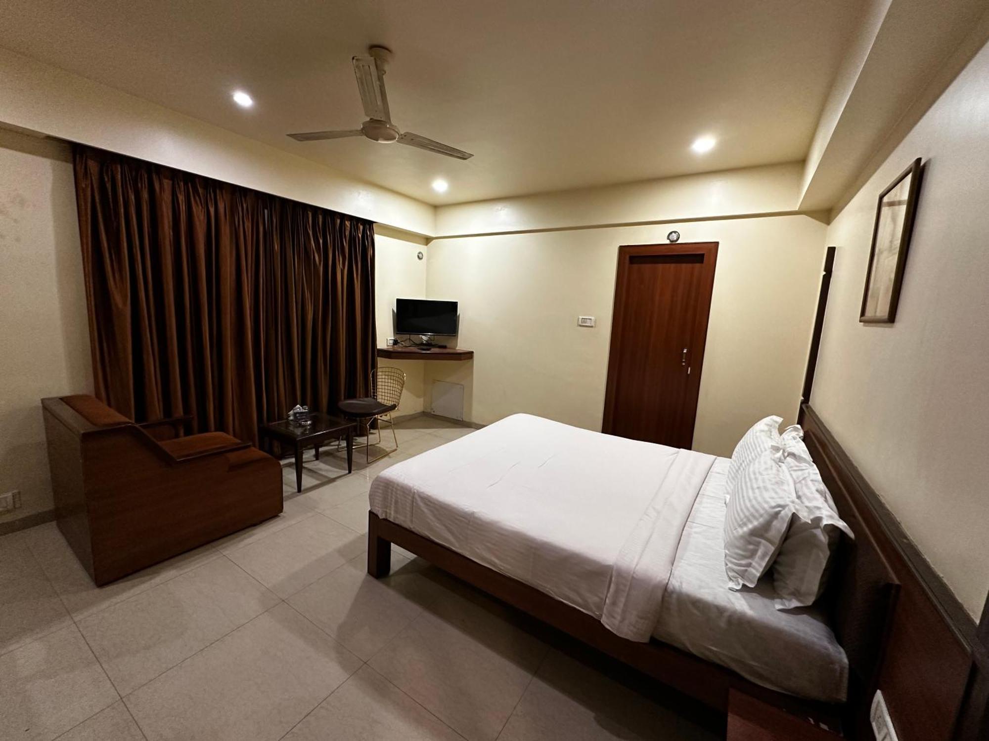 The Saffron Suites Sasupāda Exterior foto