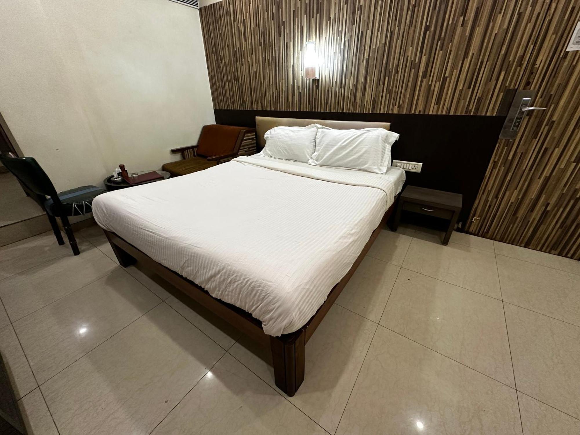 The Saffron Suites Sasupāda Exterior foto