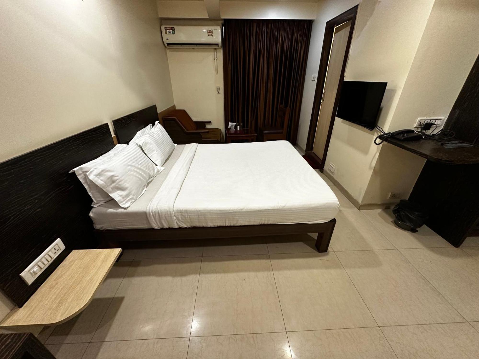 The Saffron Suites Sasupāda Exterior foto