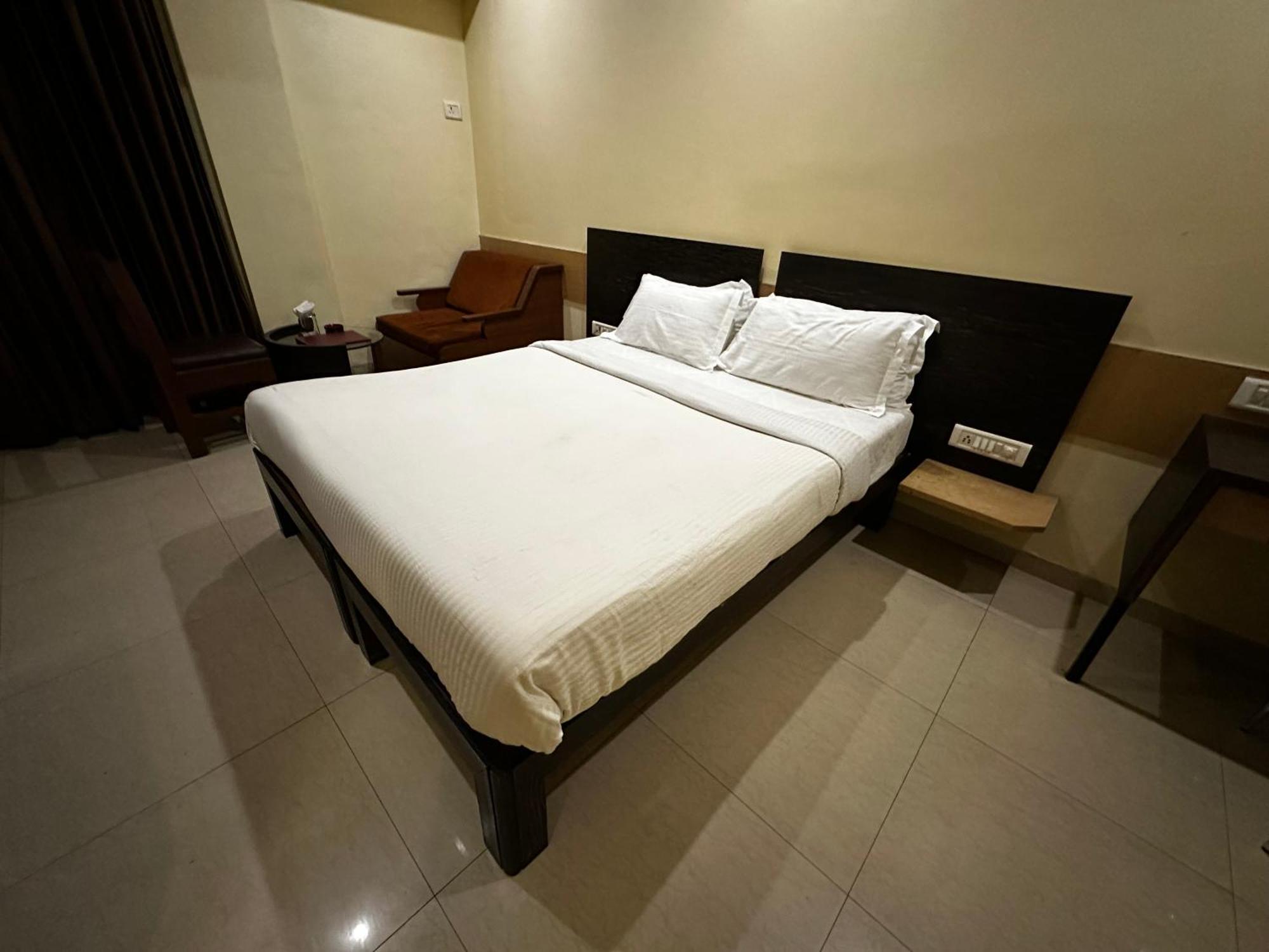 The Saffron Suites Sasupāda Exterior foto