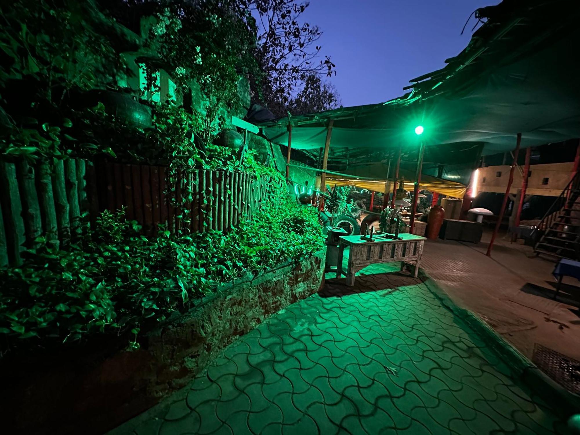 The Saffron Suites Sasupāda Exterior foto