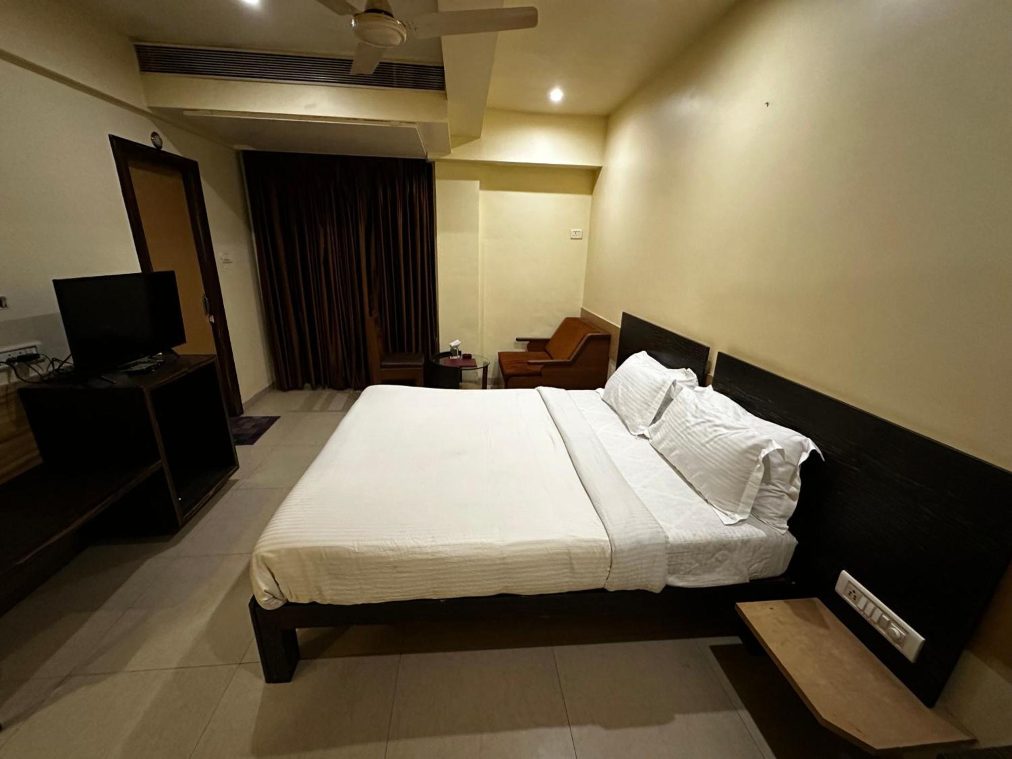 The Saffron Suites Sasupāda Exterior foto