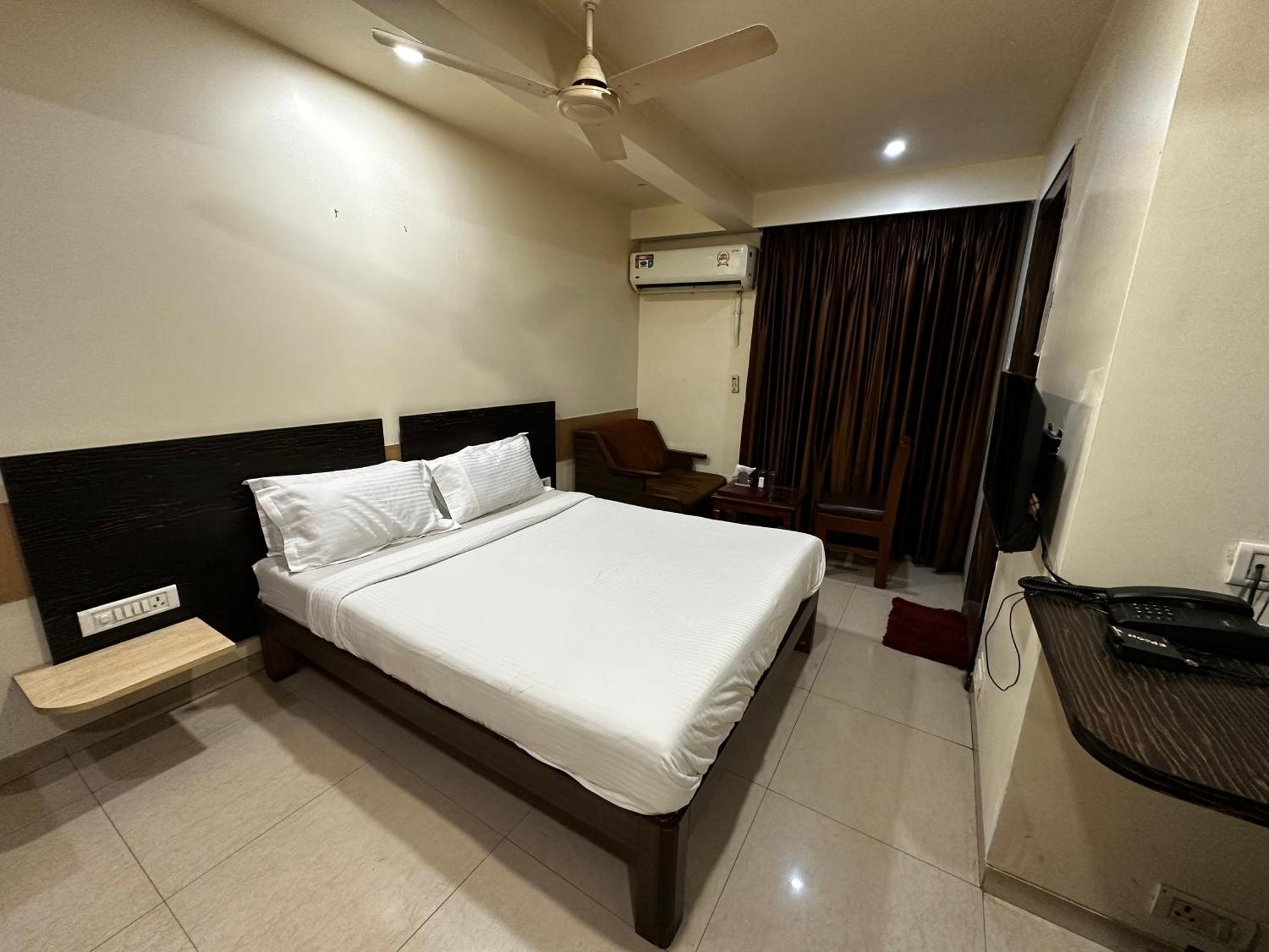 The Saffron Suites Sasupāda Exterior foto