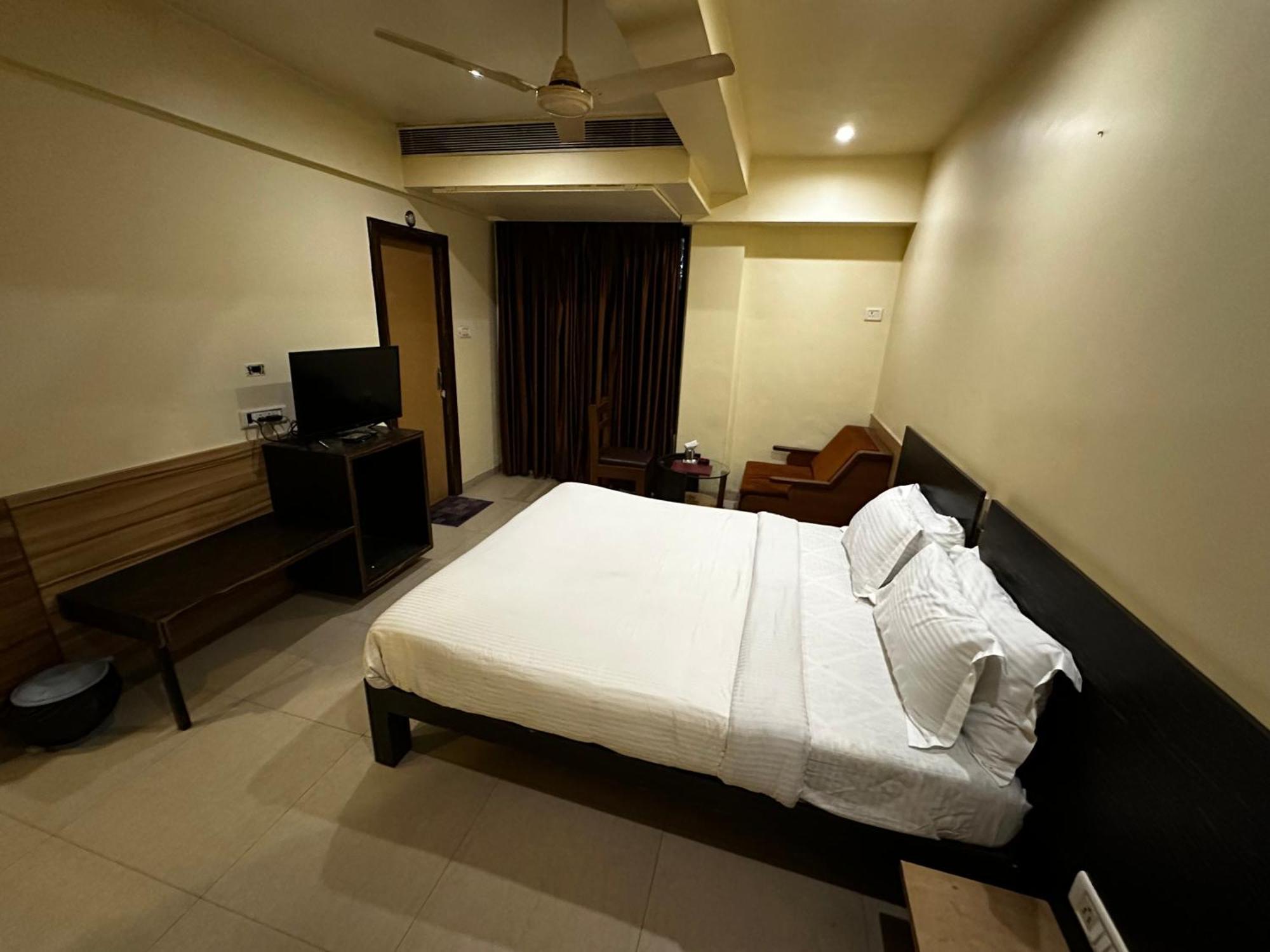 The Saffron Suites Sasupāda Exterior foto